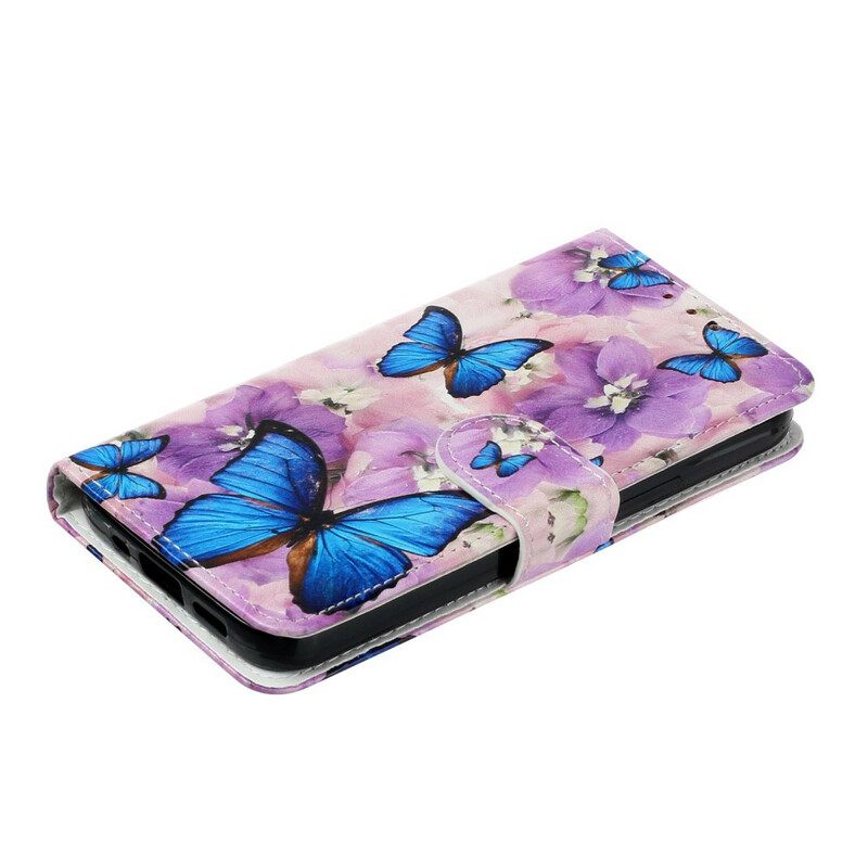 Nahkakotelo iPhone 13 Mini Sinisiä Perhosia Kukissa